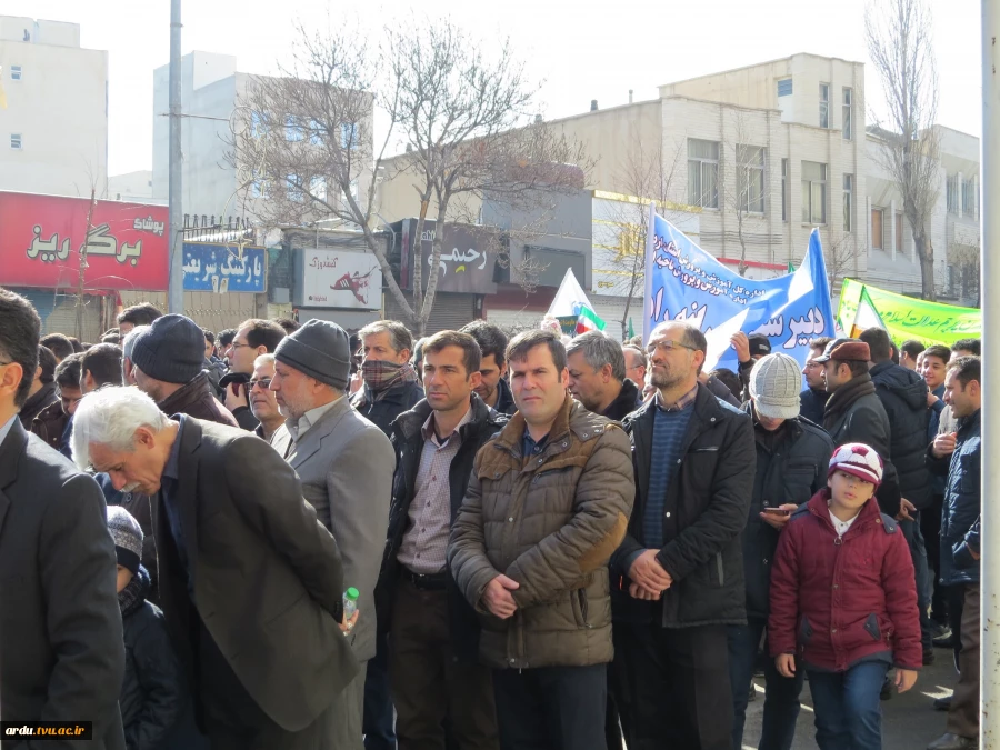 حضور پرشور ریاست،کارکنان ،اساتید آموزشکده فنی و حرفه ای پسران اردبیل در راهپیمایی باشکوه ٢٢ بهمن