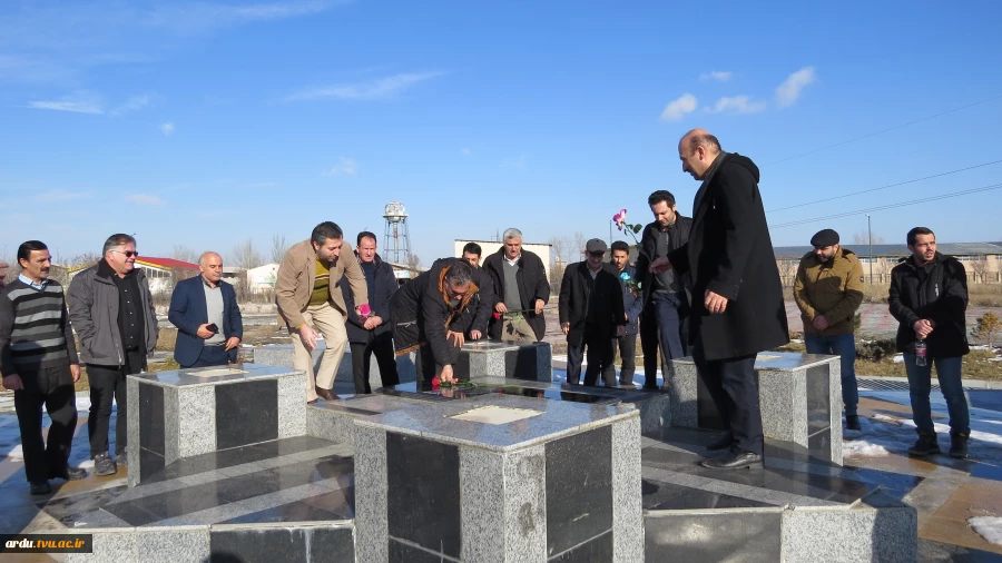 غبارروبی مزار شهید گمنام آموزشکده فنی و حرفه ای پسران اردبیل به مناسبت آغاز دهه مبارک فجر 7