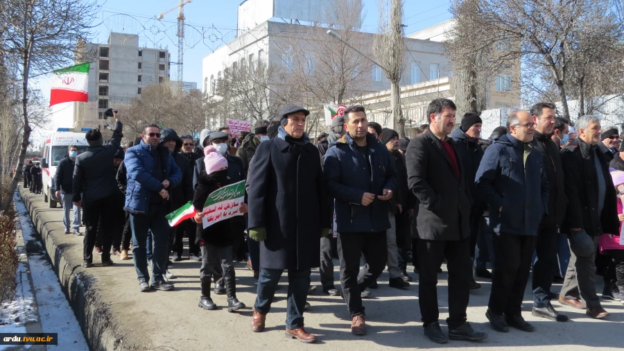 آلبوم تصاویر حضور پرشور خانواده دانشگاه فنی و حرفه ای واحد استان اردبیل در راهپیمائی 22 بهمن 1401 13