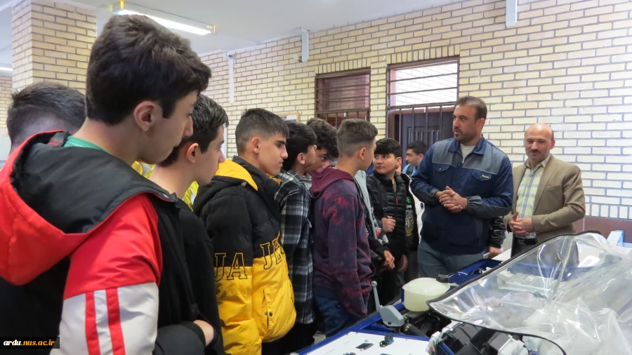 همزمان با هفته مشاغل؛
دانش آموزان مدرسه علامه دهخدای اردبیل از دانشگاه ملی مهارت واحد اردبیل بازدید کردند 2