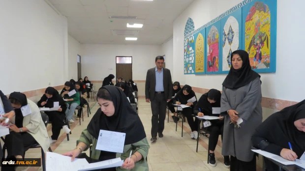 بازید دکتر نصیریان رئیس واحد استانی اردبیل از روند برگزاری آزمون های پایان ترم (۰۳۲) مراکز پسران و دختران اردبیل 2