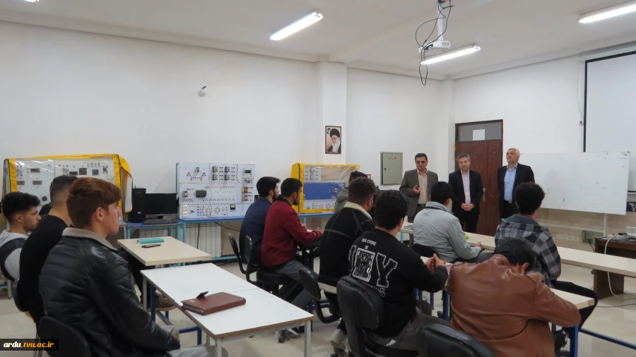 بازدید رئیس دانشگاه ملی مهارت واحد استانی اردبیل از برگزاری کلاس های درس 4